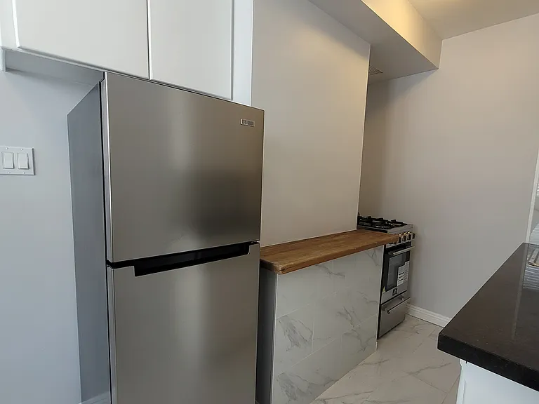 Oakhurst Apartments — Photo 42