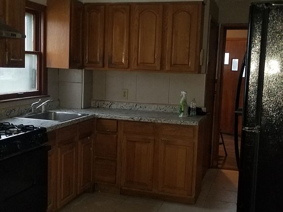3rd image of 373 W Perry St