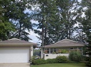 201 Ashtabula Pt, Roaming Shores, OH 44084