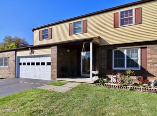 554 Bruns Dr, Rossford, OH 43460