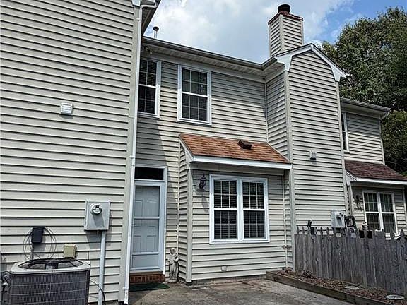 2nd image of 709 Montrose Ct
