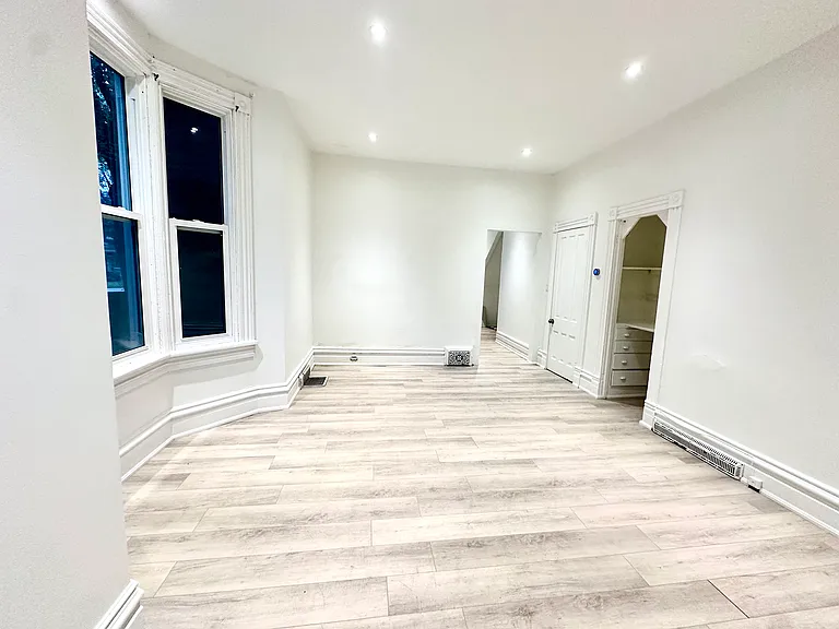 107 Erie Ave #1 — Photo 7