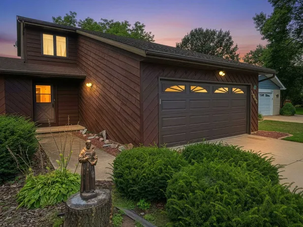 1043 Coppens Rd, Green Bay, WI 54303