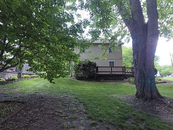 5th image of 1120 Clark St