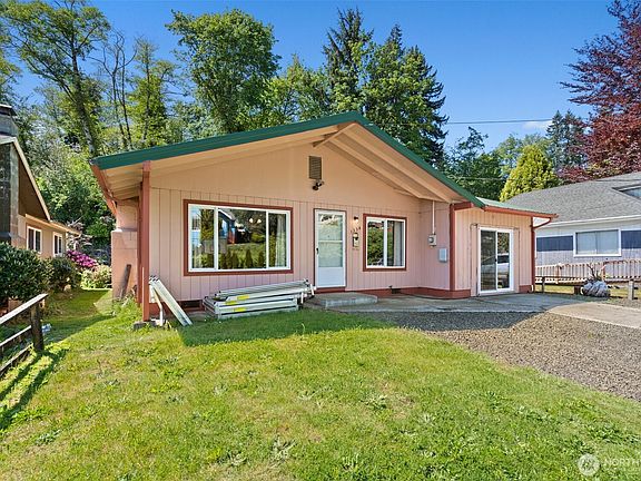 3rd image of 1334 Larch Street