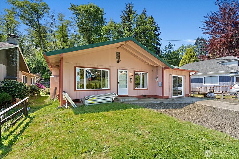 3rd image of 1334 Larch Street