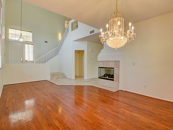 3rd image of 521 Ruby Vista Ct