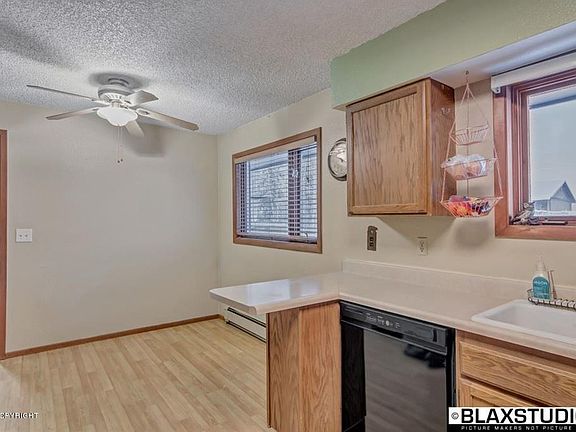 3rd image of 1197 Airline Dr