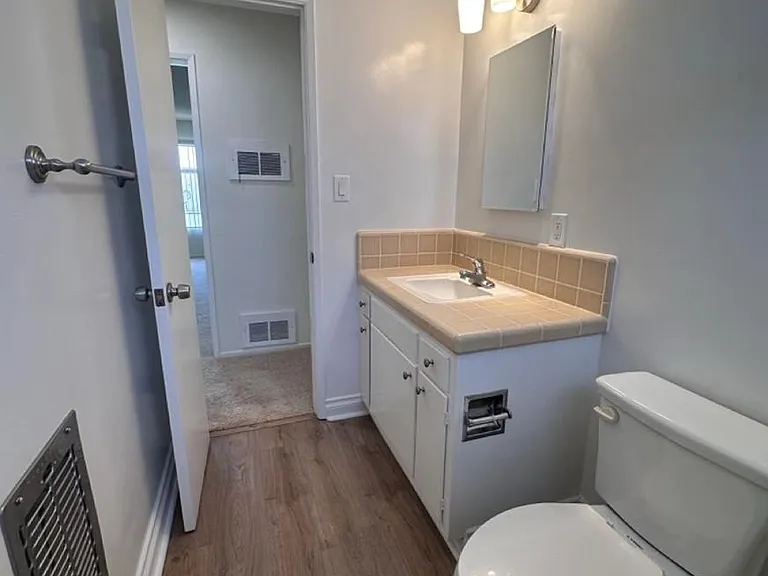 1219 Barry Ave #3 — Photo 12