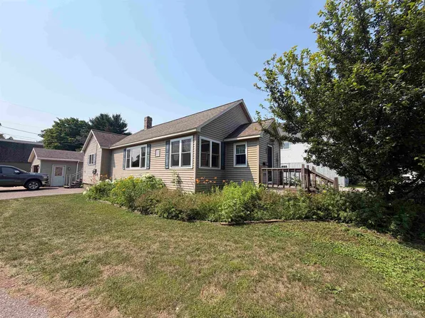 648 Iron St, Ishpeming, MI 49849