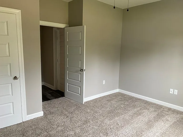 2552 Jordon Ave — Photo 9