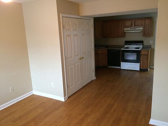 5th image of 800 Leawood Dr APT 2