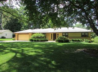 2008 Greenfield Ln, Rockford, IL 61107