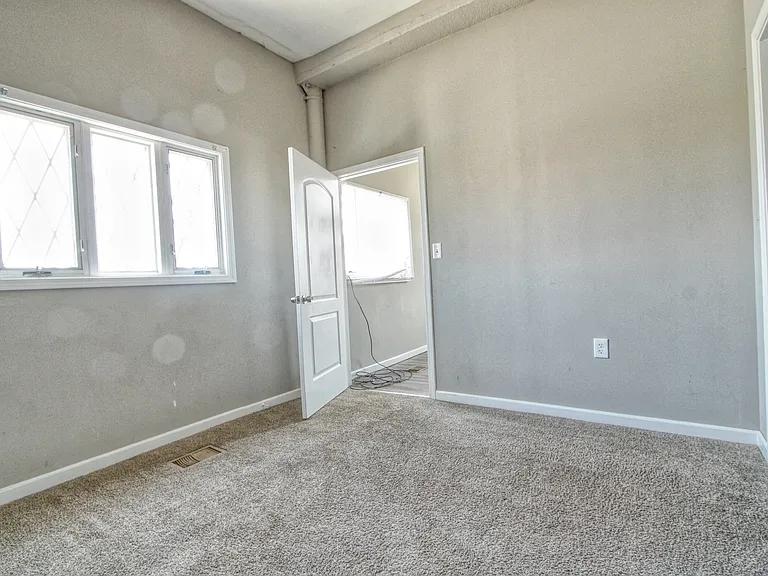 596 Ontario St #6 — Photo 8