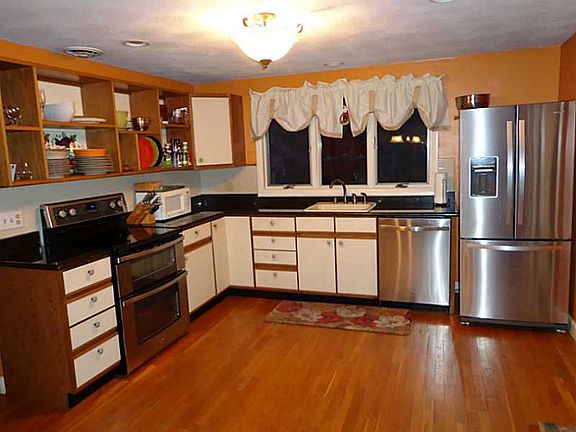 5th image of 68 Brookfield Dr