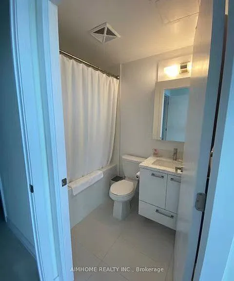 2221 Yonge St #5202 — Photo 15
