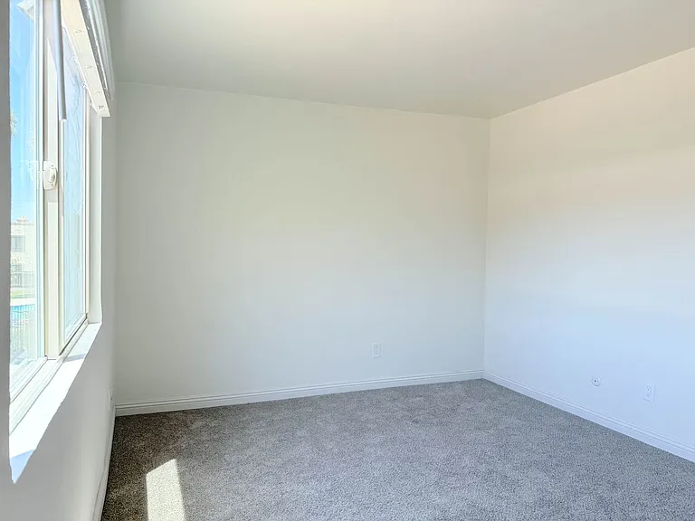 Sun Valley Gardens Apartments — Photo 16