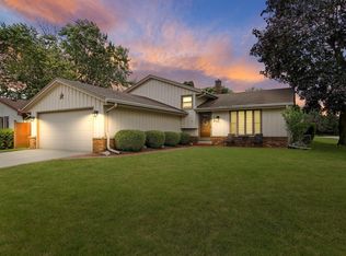 4300 Pine Ridge Cir, Racine, WI 53403