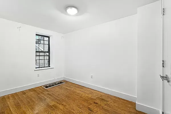 Rented by Safdie Realty Group | media 12