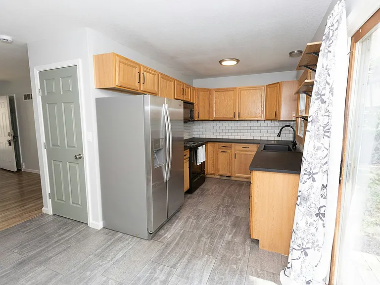 1515 W 2nd St — Photo 16