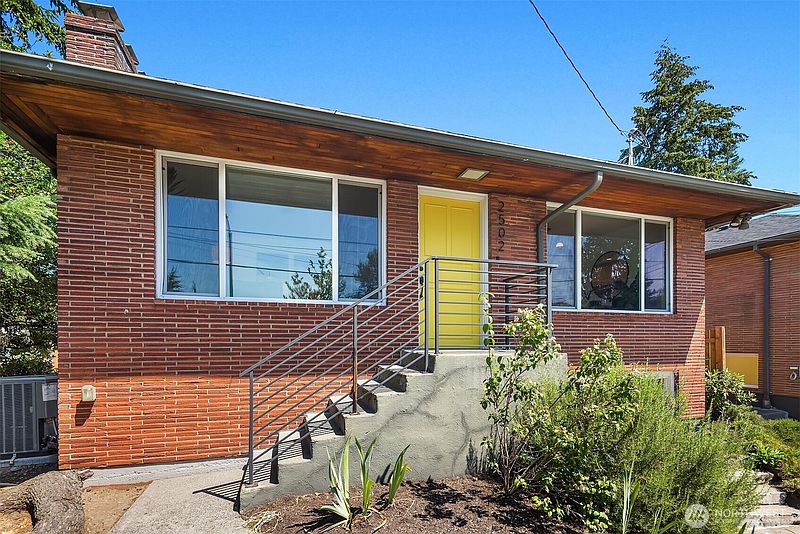 2nd image of 2502 NE 68th Street
