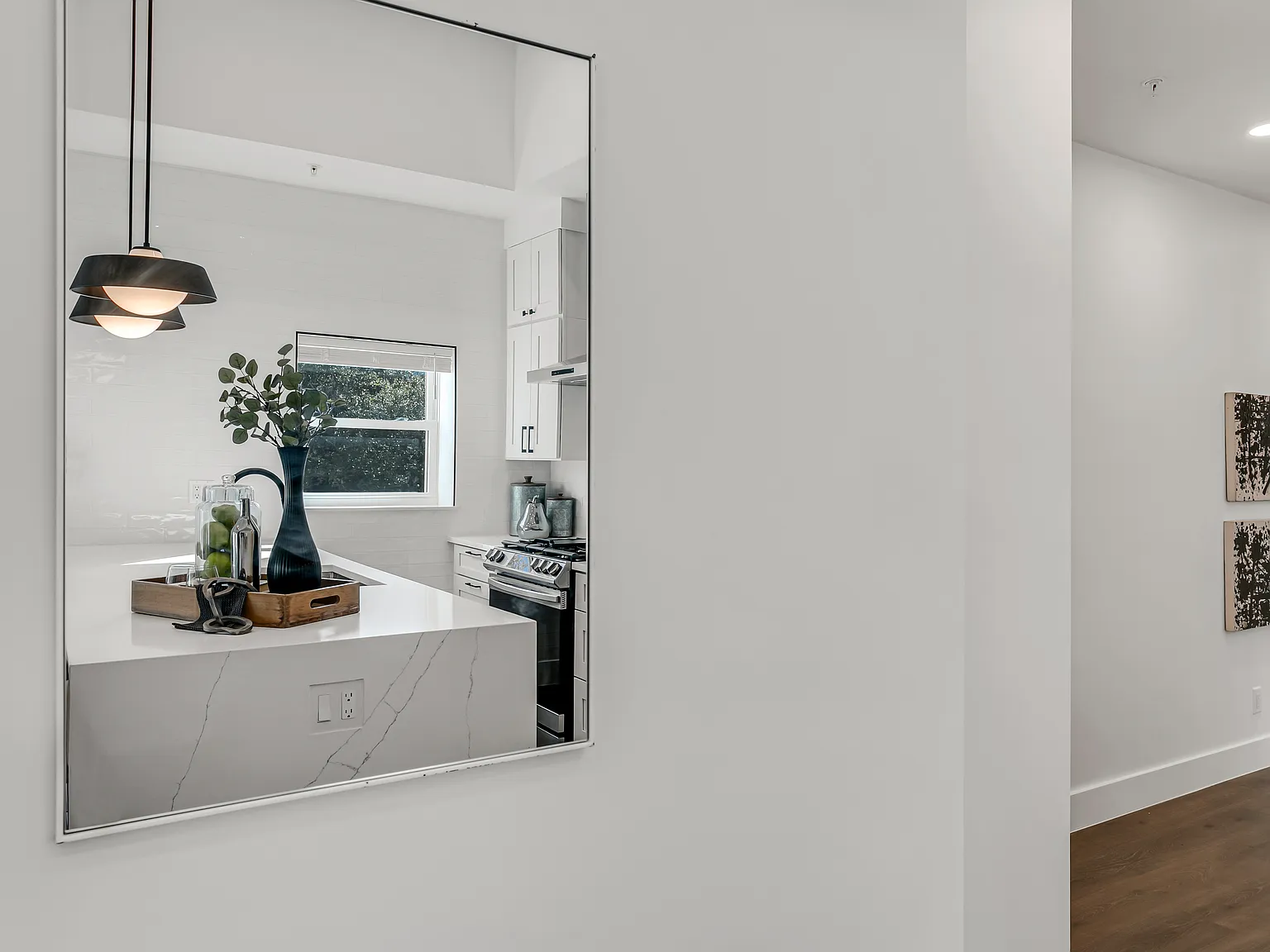 2 bed, 826 sqft, $2,999 — Photo 2