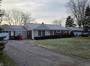 37488 Edgewood St, Clinton Township, MI 48036