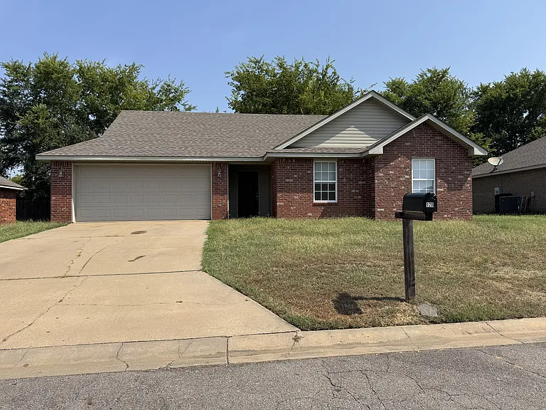 128 Lanita Dr — Photo 1