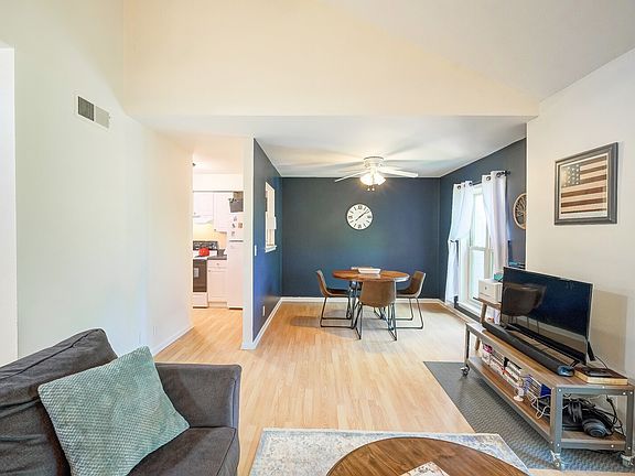 5th image of 427 Summit Ridge Pl