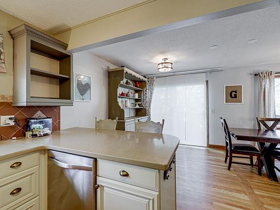 5th image of 624 Thoreau Dr