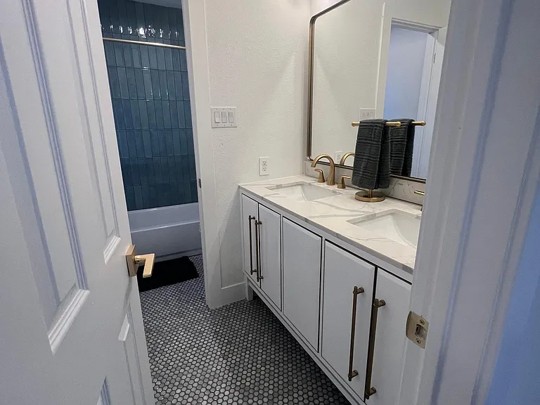 3914 Latimer Dr — Photo 32