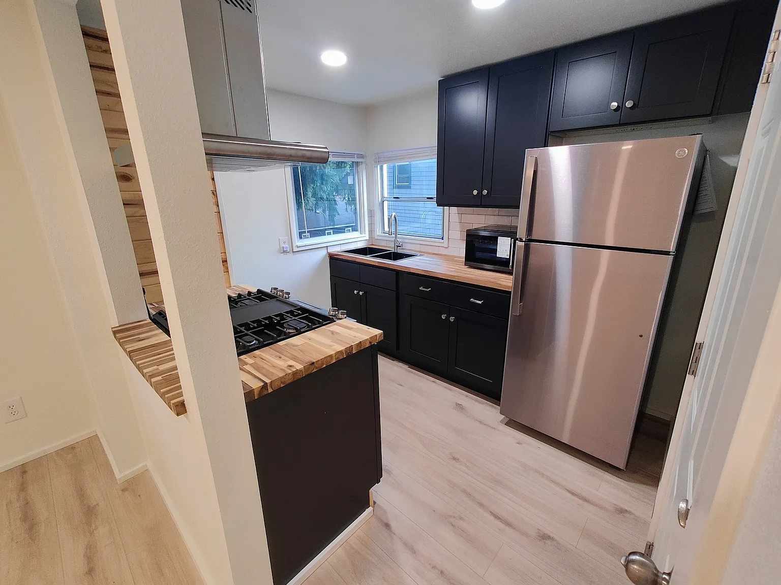 2 bed, 650 sqft, $1,749 — Photo 2