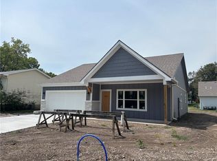 440 N Prairie St, Liberty, MO 64068
