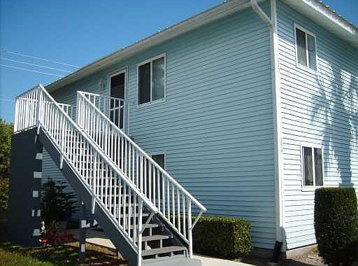 1st image of 233 SE Village Dr