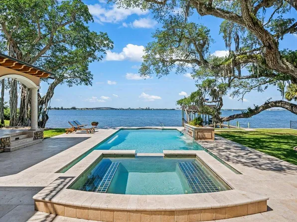 808 N Riverside Dr, Indialantic, FL 32903