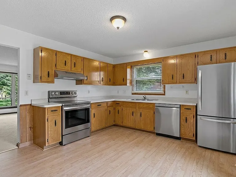 871 6th St SW — Photo 4
