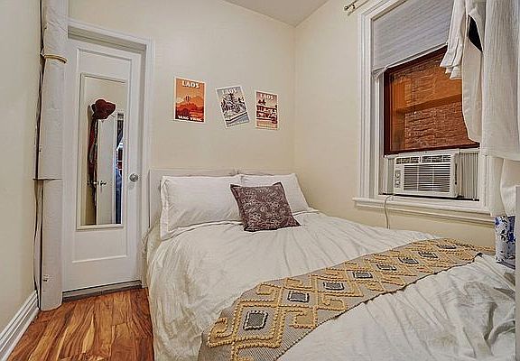 4th image of 312 W 49th St APT 4RE