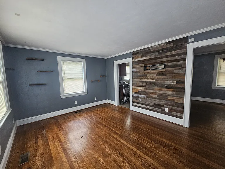 2615 Somme Ave — Photo 6