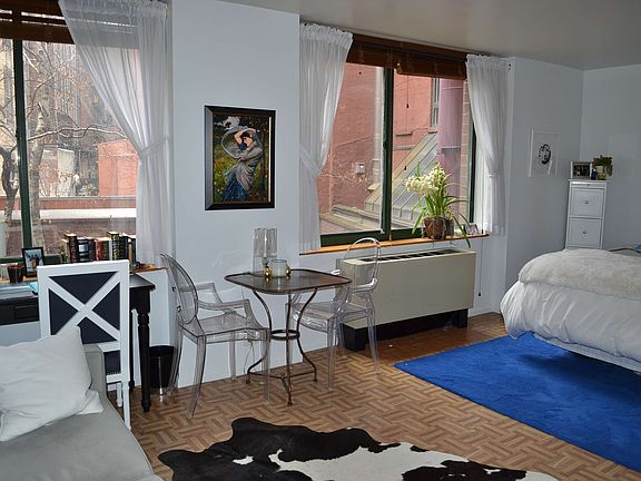 2nd image of 295 Greenwich St #2ON