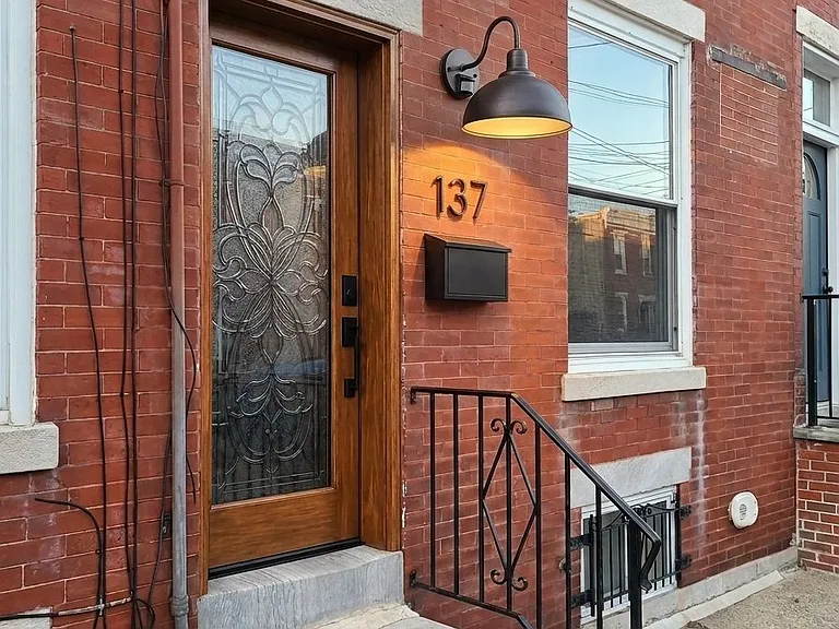 137 Moore St — Photo 1