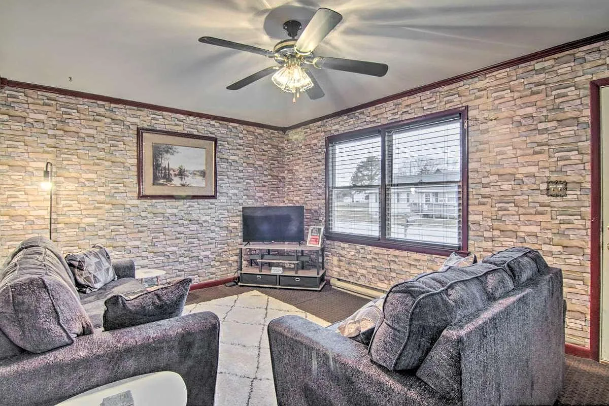 3 bed, 1008 sqft, $1,700 — Photo 1