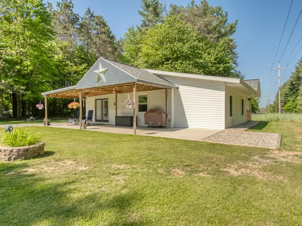 18846 Almy Rd, Howard City, MI 49329