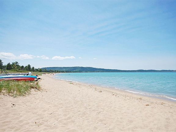 3rd image of 11 Beach Comber Gln