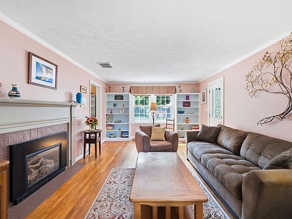 4th image of 34 Harwich Rd