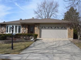 7640 Cherry Tree Ln, Willowbrook, IL 60527
