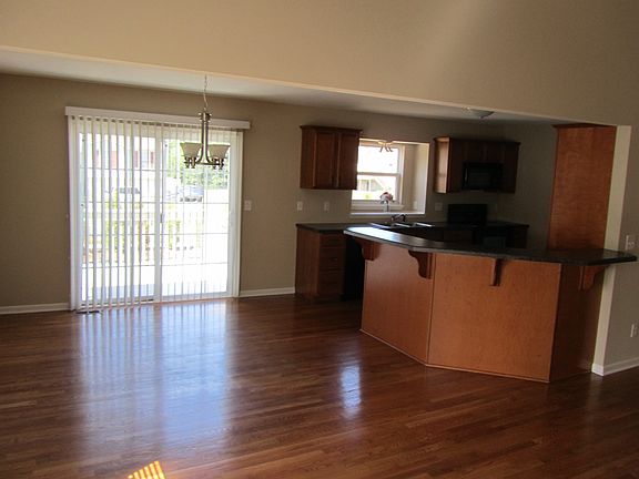 The sitting area for kitchen table.