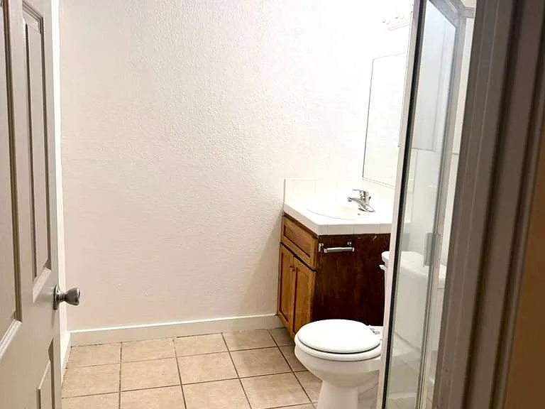 Virgil Apartments — Photo 9