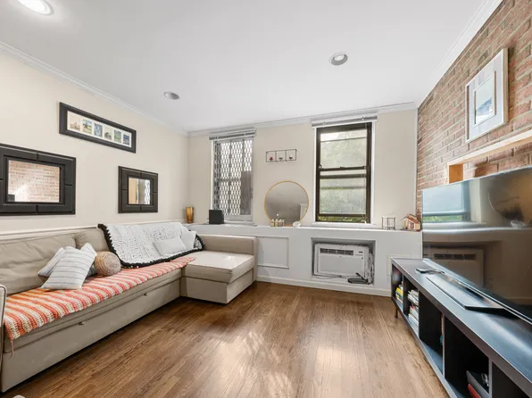 215 East 77th Street image 2 of 16