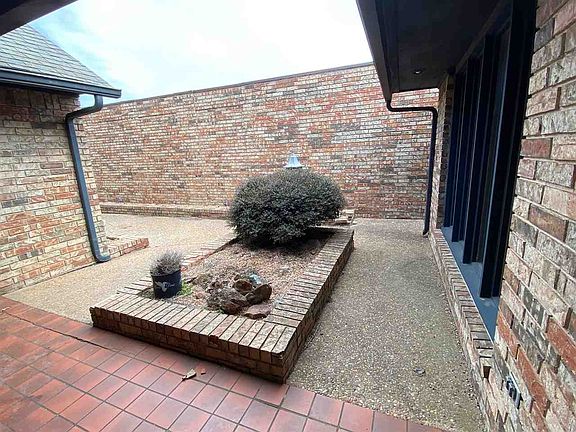 4th image of 2109 Wilshire Dr