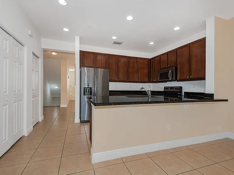 932 SW 147th Ave #2905 — Photo 4